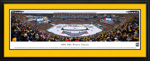 Framed, double yellow matte panorama 2016 Winter Classic Bruins vs. Candiens - Sports Fanz